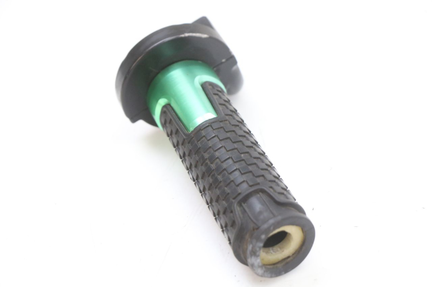 photo de THROTTLE GRIP ORION AGB37 CRF1 DIRT BIKE 140 - Zoom on usage condition