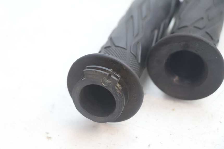 photo de THROTTLE GRIP KYMCO AGILITY CITY 2T 50 (2008 - 2016) - Zoom on usage condition