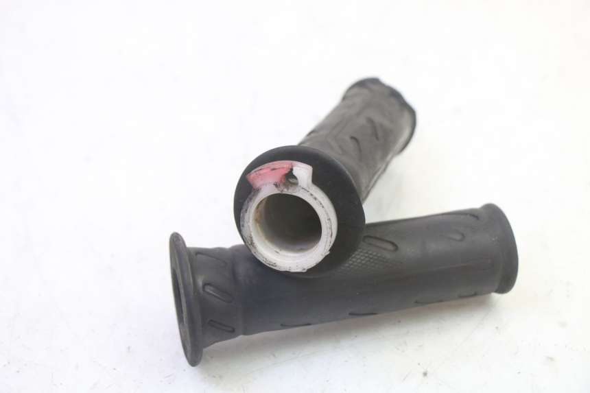 photo de THROTTLE GRIP KYMCO AGILITY NAKED RENOUVO 2T 50 (2011 - 2018) - Alternative perspective