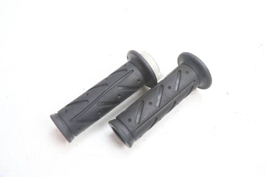 photo de THROTTLE GRIP KYMCO AGILITY PREMIUM 50 (2007 - 2010) - Alternative perspective
