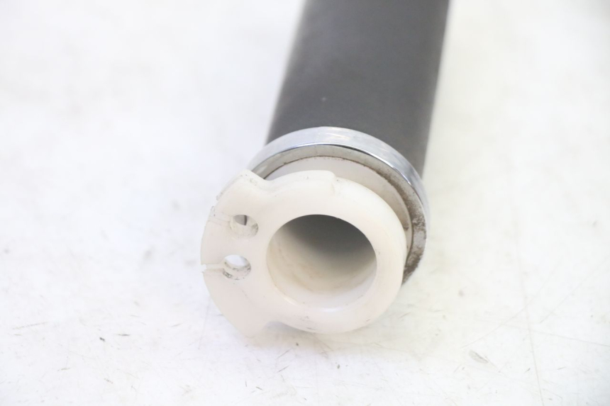 photo de THROTTLE GRIP HYOSUNG GV AQUILA 125 (2000 - 2009) - Component detail