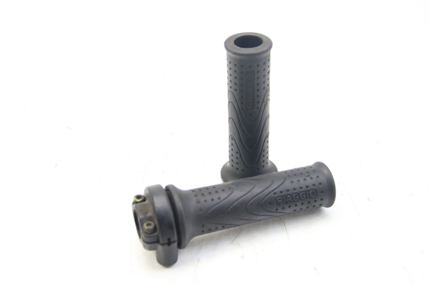 photo de THROTTLE GRIP PIAGGIO BEVERLY 125 (2010 - 2015) - Main view