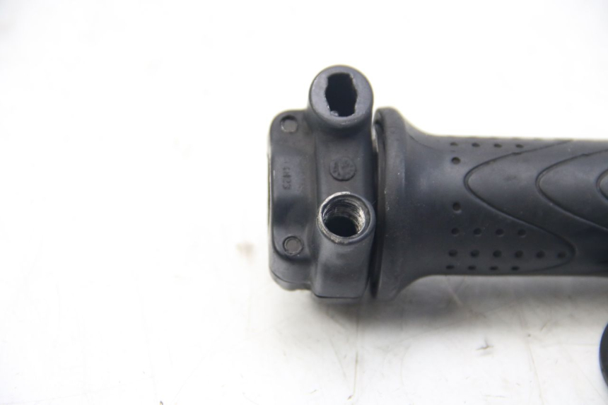 photo de THROTTLE GRIP PIAGGIO BEVERLY 125 (2010 - 2015) - Zoom on usage condition