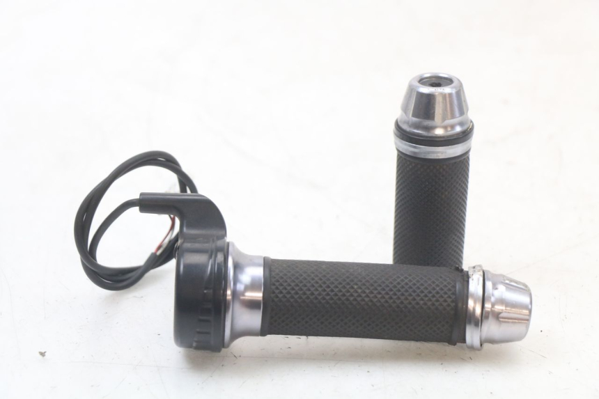 photo de THROTTLE GRIP EBROH BRAVO GLE 1 (2020 - 2024) - Component detail