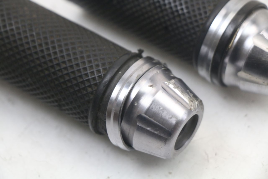photo de THROTTLE GRIP EBROH BRAVO GLE 1 (2020 - 2024) - Technical close-up