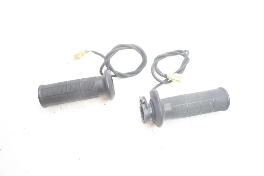 photo de THROTTLE GRIP SUZUKI BURGMAN EXECUTIVE ABS 650 (2006 - 2012) - Zoom on usage condition