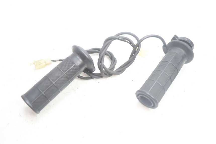 photo de THROTTLE GRIP SUZUKI BURGMAN EXECUTIVE ABS 650 (2006 - 2012) - Checked used part