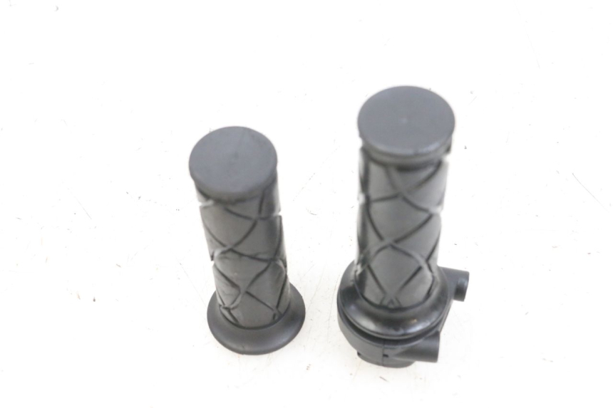 photo de THROTTLE GRIP YAMAHA BW'S EASY 50 (2013 - 2016) - Alternative perspective
