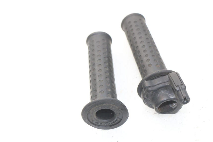 photo de THROTTLE GRIP PIAGGIO CARNABY 125 (2007 - 2011) - Component detail