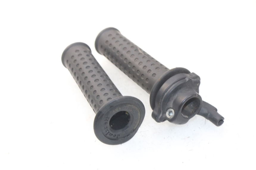 photo de THROTTLE GRIP PIAGGIO CARNABY 125 (2007 - 2011) - Zoom on usage condition