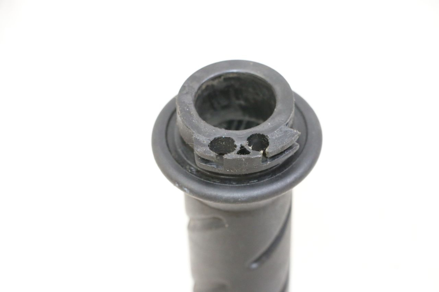 photo de THROTTLE GRIP PEUGEOT CITYSTAR 50 (2013 - 2017) - Alternative perspective