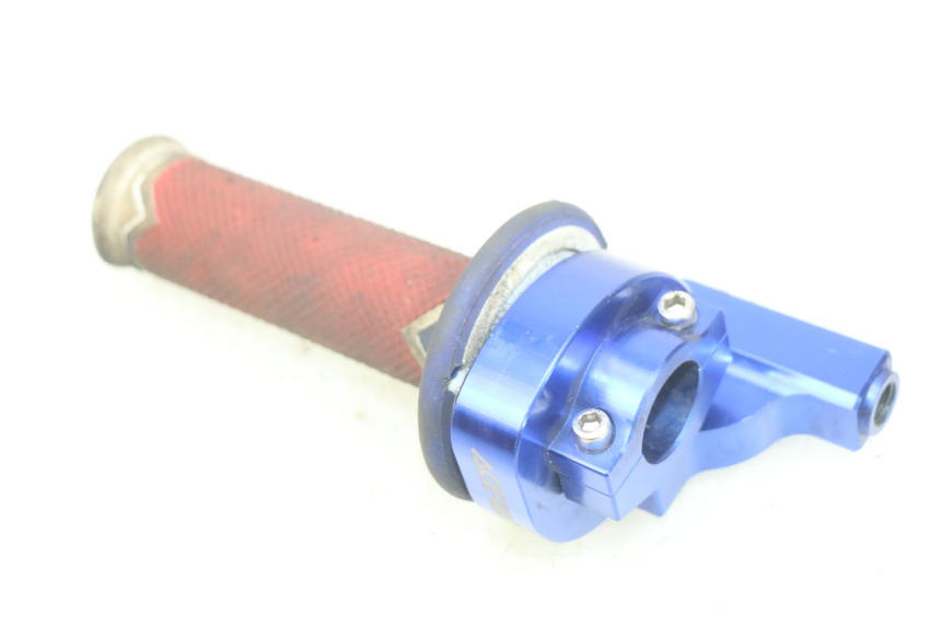 photo de THROTTLE GRIP HONDA CR 125 (1995 - 1997) - Fixing points details