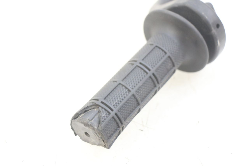 photo de THROTTLE GRIP HONDA CRF CR-F 125 (2022 - 2023) - Zoom on usage condition