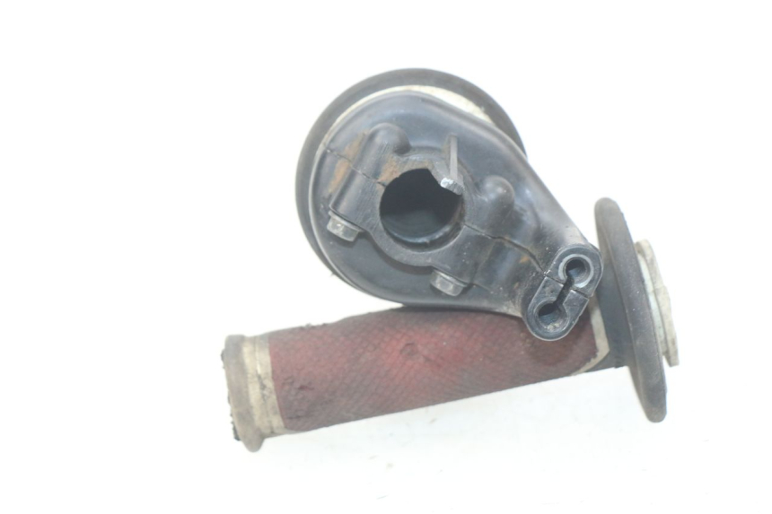 photo de THROTTLE GRIP HONDA CRF 250 (2013 - 2016) - Zoom on usage condition