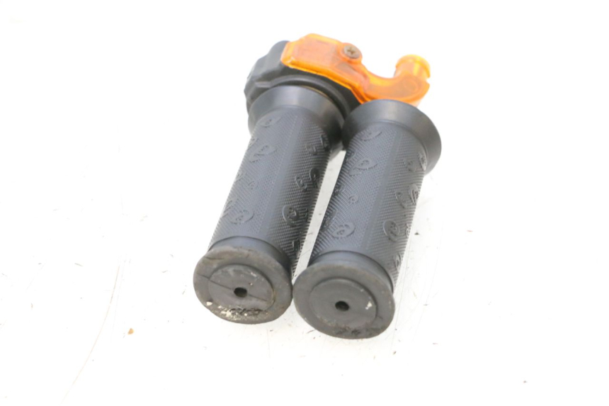 photo de THROTTLE GRIP ORION DELTA DIRT BIKE 50 - Technical close-up