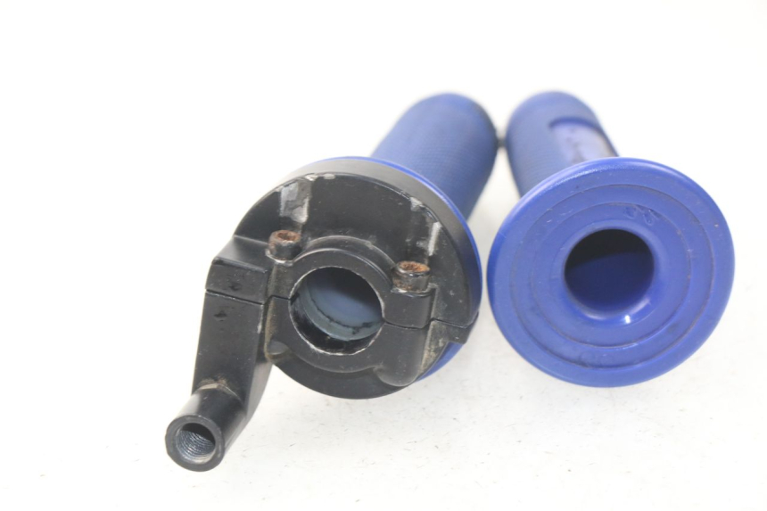 photo de THROTTLE GRIP CCR DIRT BIKE 125 - Zoom on usage condition