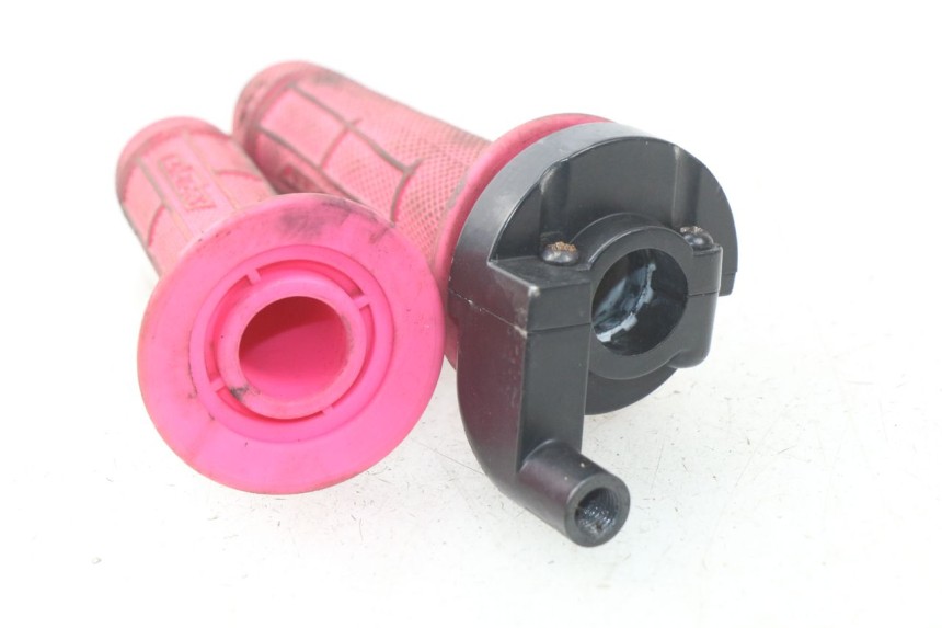 photo de THROTTLE GRIP CCR DIRT BIKE 125 - Zoom on usage condition