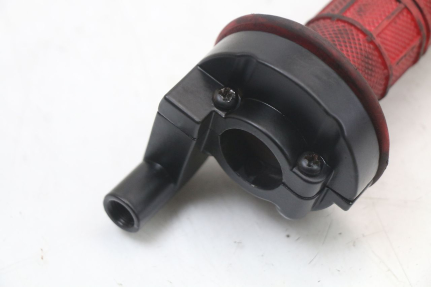 photo de THROTTLE GRIP RSR DIRT BIKE 150 - Zoom on usage condition
