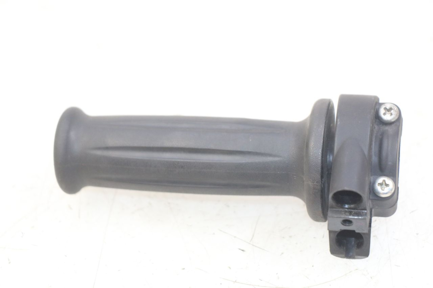 photo de THROTTLE GRIP YAMAHA D'ELIGHT DELIGHT 125 (2017 - 2020) - Zoom on usage condition