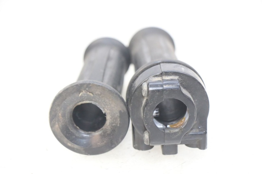 photo de THROTTLE GRIP YAMAHA D'ELIGHT DELIGHT 115 (2013 - 2017) - Zoom on usage condition