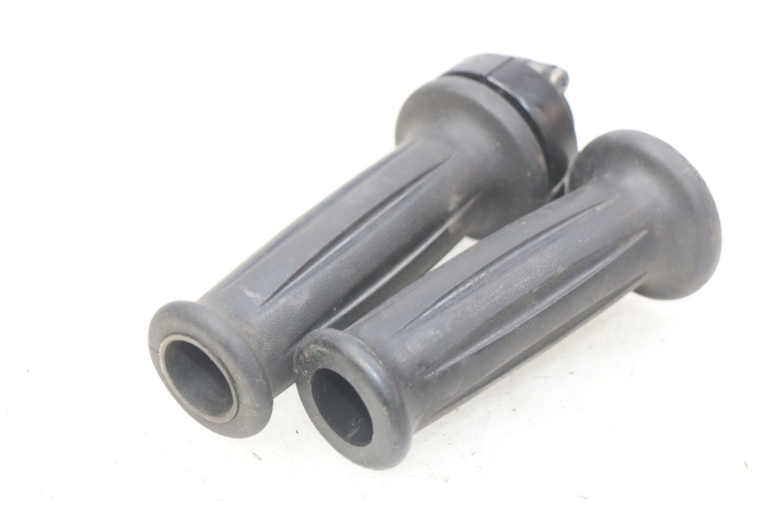 photo de THROTTLE GRIP YAMAHA D'ELIGHT DELIGHT 115 (2013 - 2017) - Alternative perspective