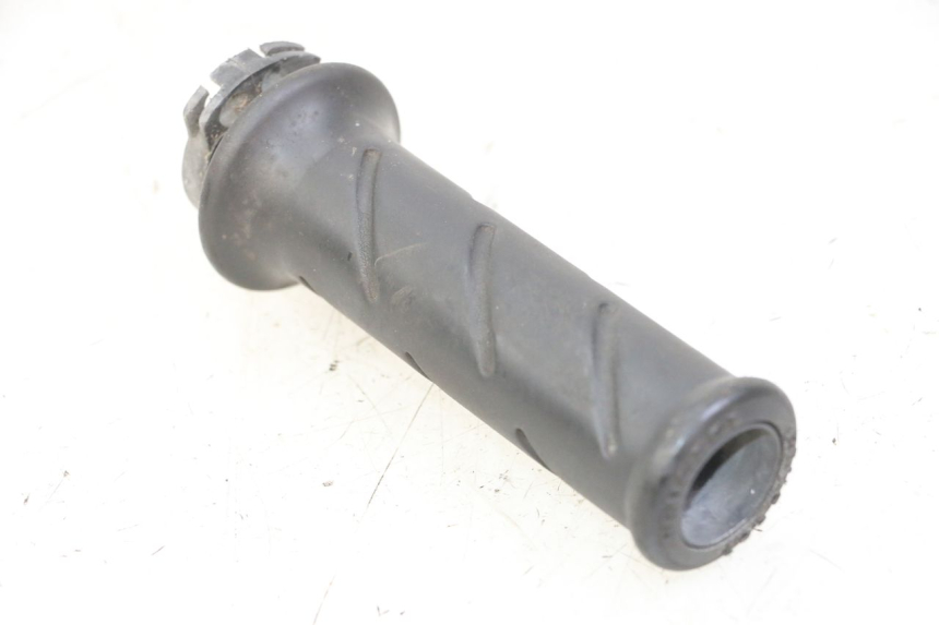 photo de THROTTLE GRIP PEUGEOT ELYSTAR 50 (2002 - 2014) - Zoom on usage condition
