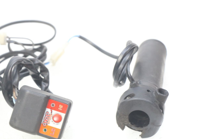 photo de THROTTLE GRIP HONDA FES PANTHEON 2T 125 (1998 - 2002) - Surface and material condition