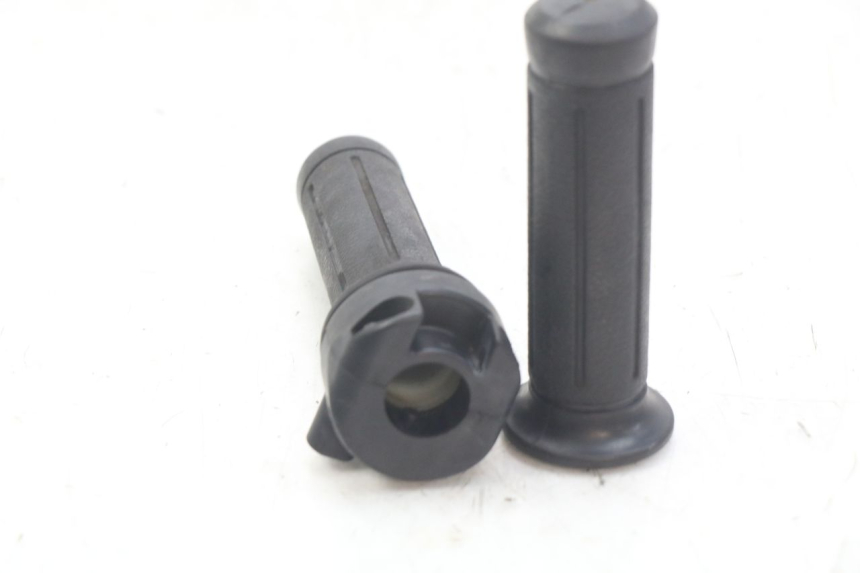 photo de THROTTLE GRIP HONDA FES PANTHEON 2T 125 (1998 - 2002) - Component detail