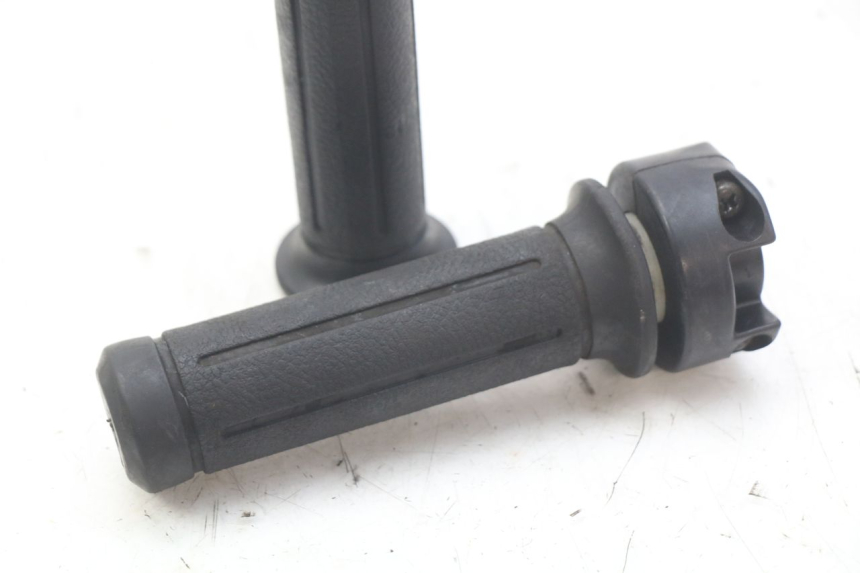 photo de THROTTLE GRIP HONDA FES PANTHEON 2T 125 (1998 - 2002) - Alternative perspective