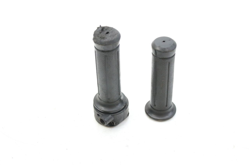 photo de THROTTLE GRIP HONDA FES PANTHEON 125 (2003 - 2007) - Zoom on usage condition