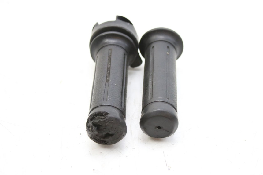 photo de THROTTLE GRIP HONDA FES PANTHEON 125 (2003 - 2007) - Technical close-up