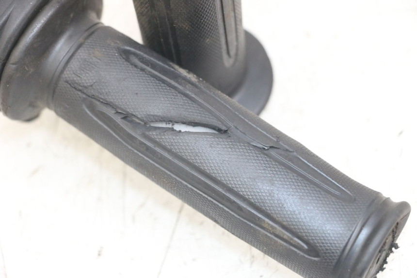 photo de THROTTLE GRIP SYM FIDDLE 3 III 125 (2014 - 2020) - Technical close-up