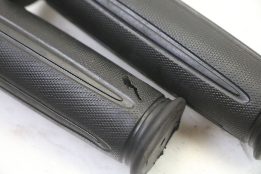 photo de THROTTLE GRIP SYM FIDDLE 3 III 50 (2014 - 2020) - Zoom on usage condition