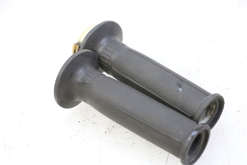 photo de THROTTLE GRIP YAMAHA FJ 36Y 1100 (1984 - 1985) - Zoom on usage condition