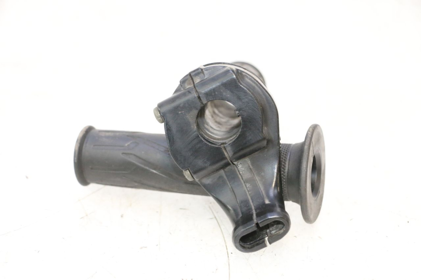 photo de THROTTLE GRIP YAMAHA FJR 1300 (2001 - 2005) - Zoom on usage condition