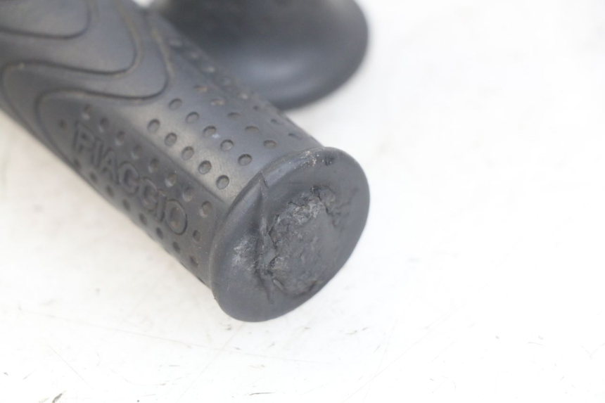 photo de THROTTLE GRIP PIAGGIO FLY 4T 50 (2013 - 2017) - Technical close-up