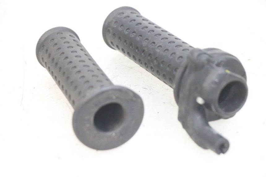 photo de THROTTLE GRIP PIAGGIO FLY 125 (2005 - 2012) - Component detail