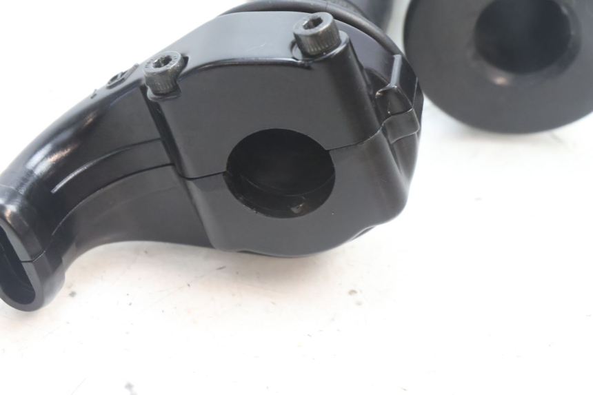 photo de THROTTLE GRIP YAMAHA FZ8 800 (2010 - 2016) - Zoom on usage condition