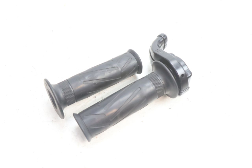 photo de THROTTLE GRIP YAMAHA FZ8 800 (2010 - 2016) - Alternative perspective