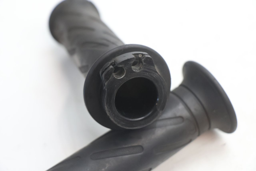 photo de THROTTLE GRIP SUZUKI GSR 600 (2005 - 2012) - Zoom on usage condition
