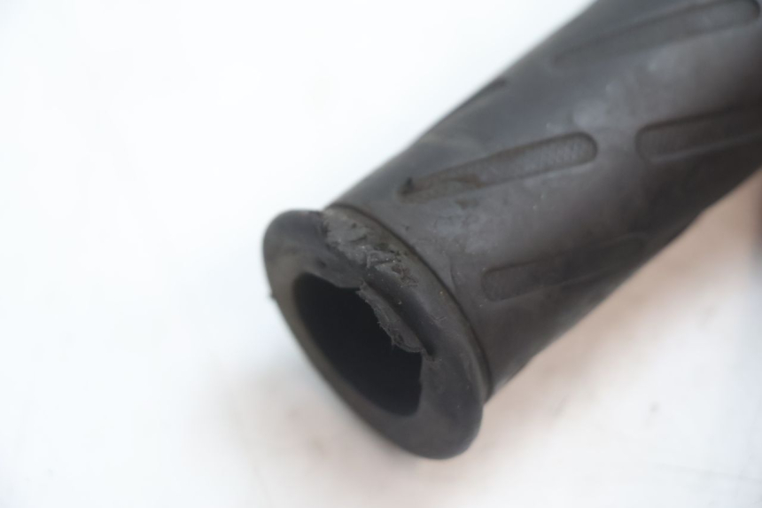 photo de THROTTLE GRIP SUZUKI GSR 600 (2005 - 2012) - Technical close-up