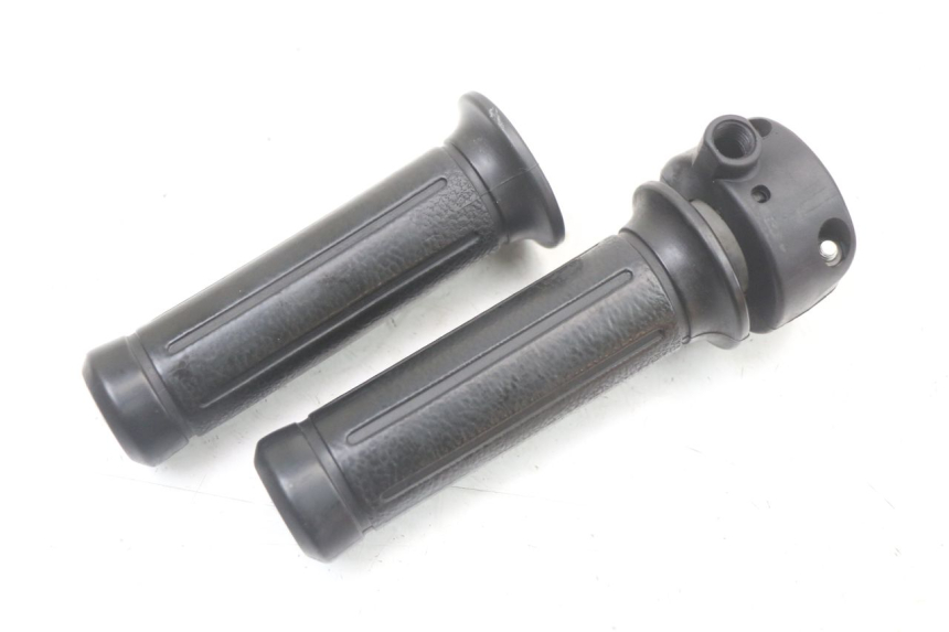 photo de THROTTLE GRIP HONDA NES AROBASE 125 (2000 - 2003) - Technical close-up
