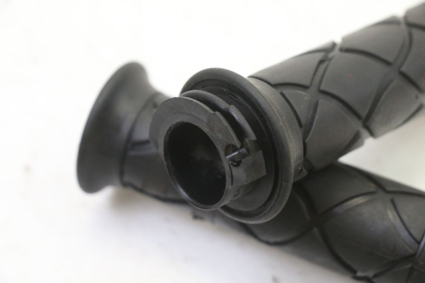 photo de THROTTLE GRIP YAMAHA JOG R 50 (2004 - 2014) - Technical close-up