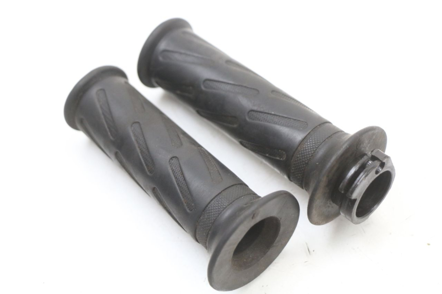 photo de THROTTLE GRIP PEUGEOT KISBEE 4T 50 (2018 - 2022) - Technical close-up