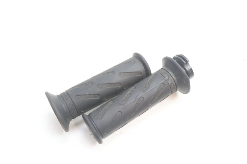 photo de THROTTLE GRIP PEUGEOT KISBEE 4T 50 (2018 - 2022) - Alternative perspective
