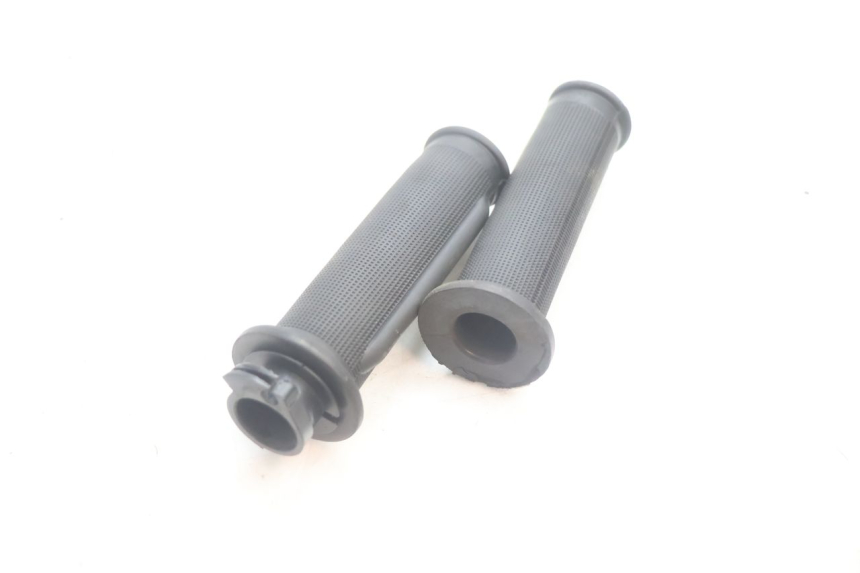 photo de THROTTLE GRIP PEUGEOT KISBEE 4T 50 (2010 - 2017) - Zoom on usage condition