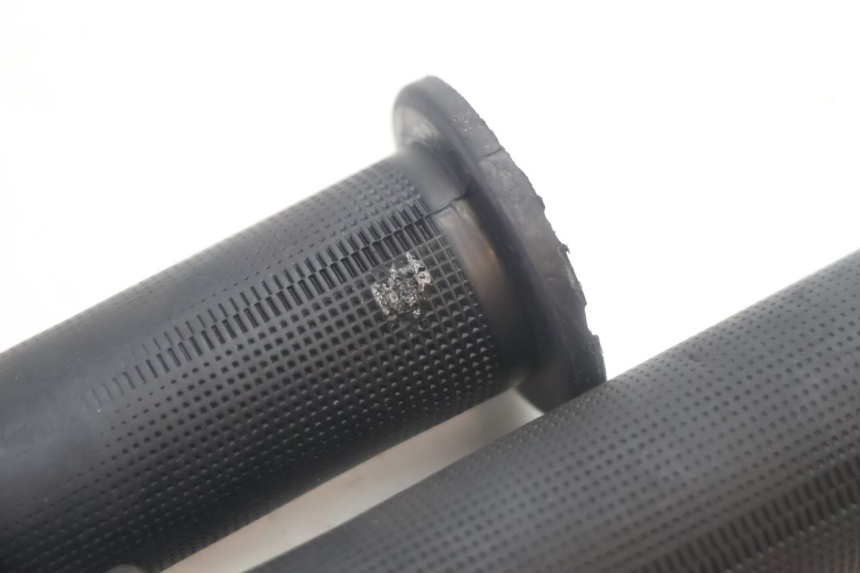 photo de THROTTLE GRIP PEUGEOT KISBEE 4T 50 (2010 - 2017) - Fixing points details