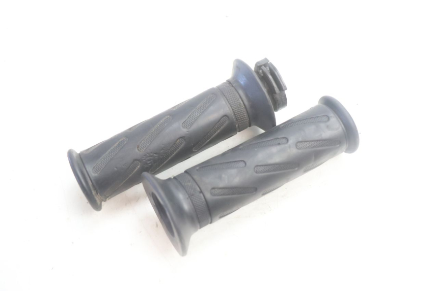 photo de THROTTLE GRIP PEUGEOT KISBEE 4T 50 (2018 - 2022) - Alternative perspective
