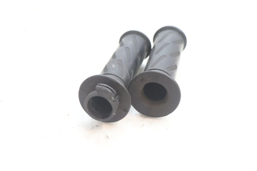 photo de THROTTLE GRIP PEUGEOT KISBEE 4T 50 (2018 - 2022) - Zoom on usage condition