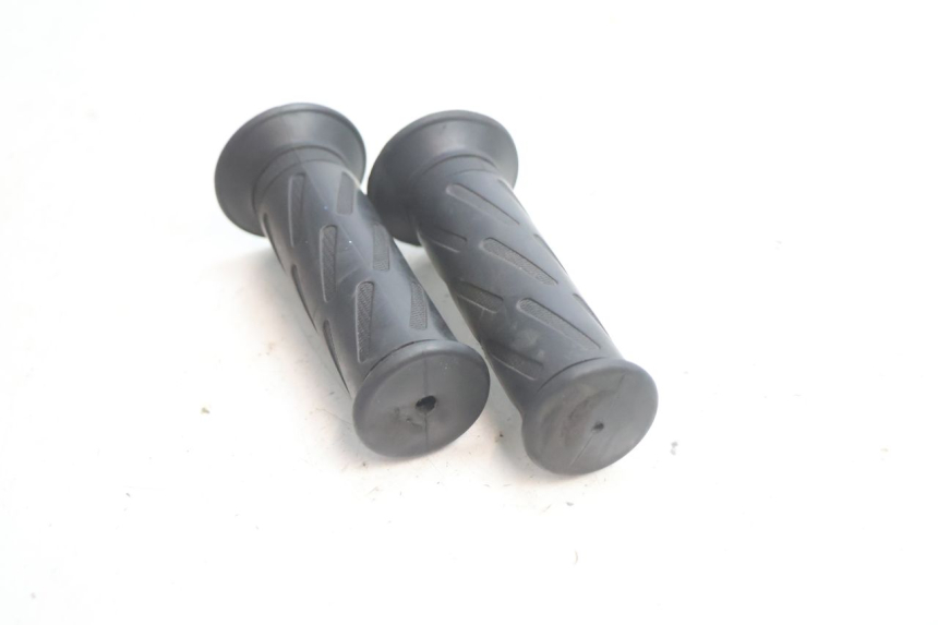 photo de THROTTLE GRIP PEUGEOT KISBEE 4T 50 (2018 - 2022) - Technical close-up